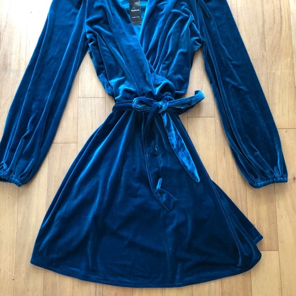 NWT Bebe velvet wrap dress - Picture 7 of 11